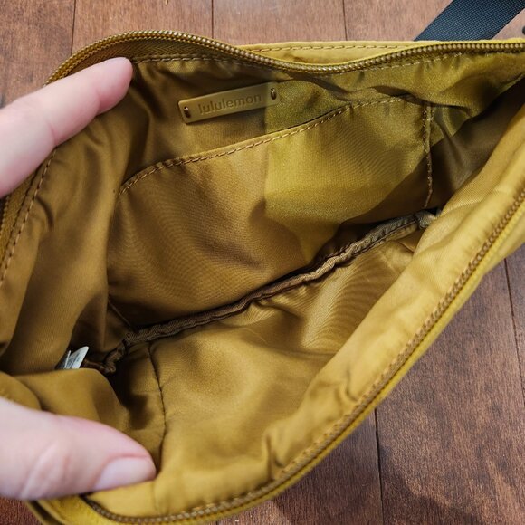 Lululemon multi pocket belt bag - Picture 5 of 7